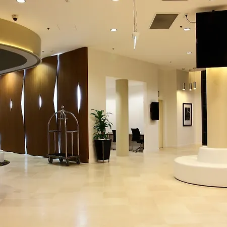 Novotel Airport 5*
