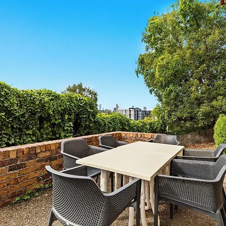 Toowong 3*