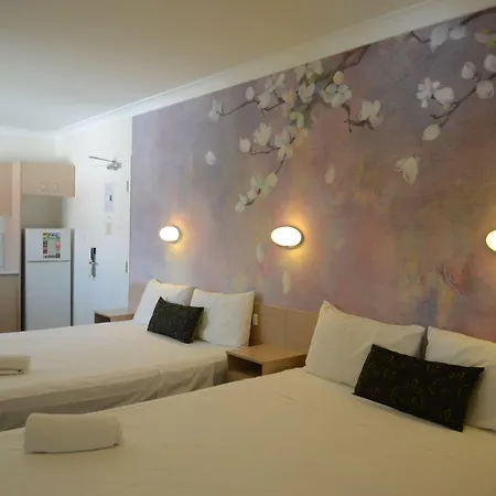 Airport Motel 4*