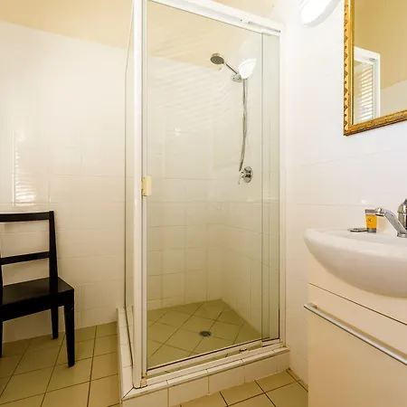 Bowen Terrace 3* Brisbane