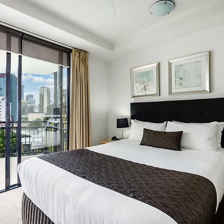 The Docks On Goodwin Aparthotel 5*