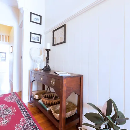 99 Kirkland Bed & Breakfast