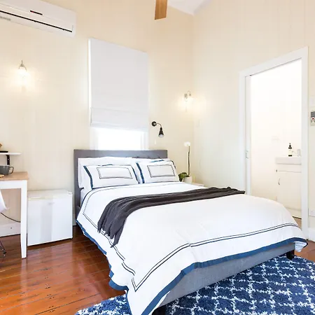99 Kirkland Bed & Breakfast Brisbane