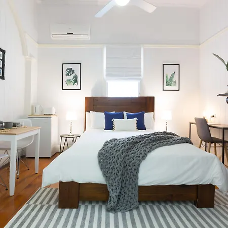 99 Kirkland Bed & Breakfast 3*