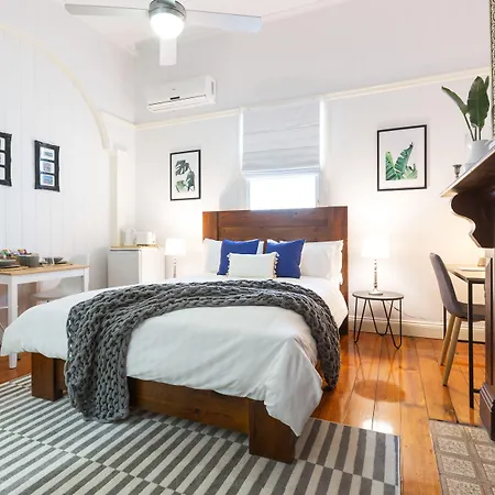 99 Kirkland Bed & Breakfast Brisbane