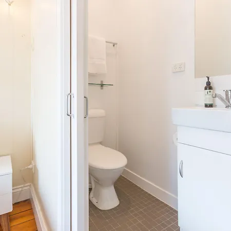 99 Kirkland 3* Brisbane