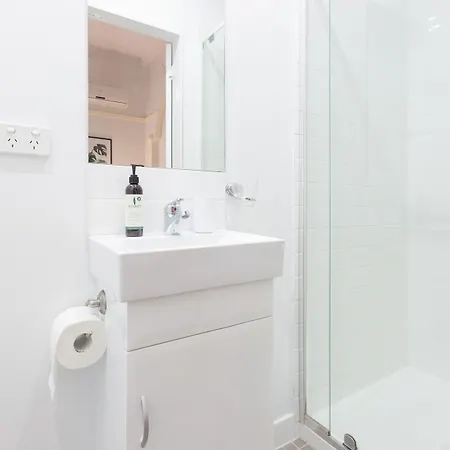 Bed & Breakfast 99 Kirkland Brisbane