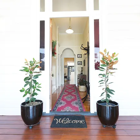99 Kirkland Bed & Breakfast