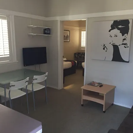 Street Aparthotel 3*