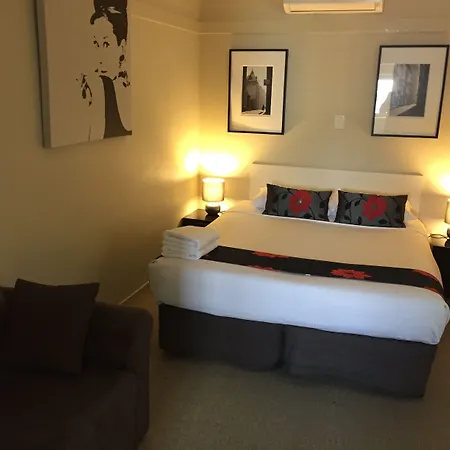 Street Aparthotel