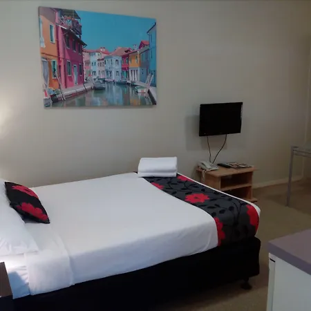 Street 3* Brisbane