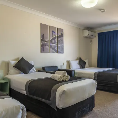 Chermside Court Motel 4*