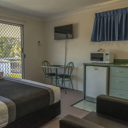 Chermside Court Motel 4*