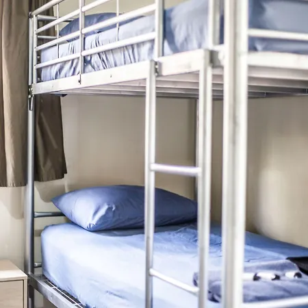 Somewhere To Backpackers Hostel Brisbane