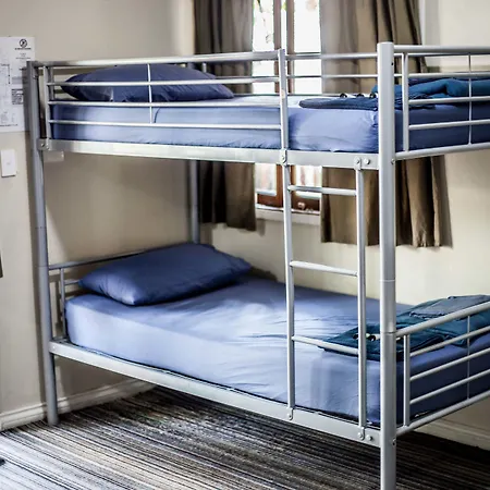 Hostel Somewhere To Backpackers