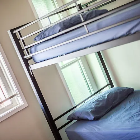 Hostel Somewhere To Backpackers *