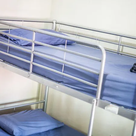 Hostel Somewhere To Backpackers *