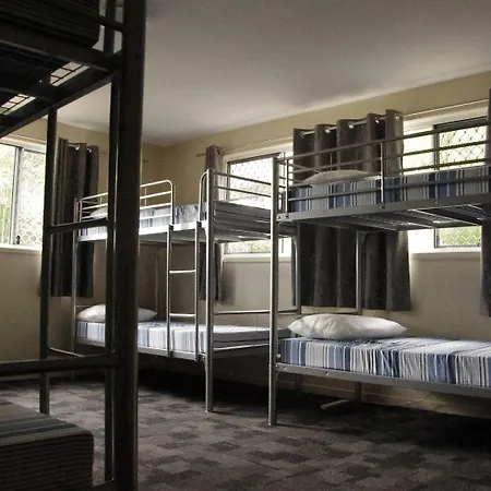 Hostel Somewhere To Backpackers *