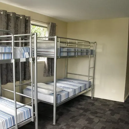 Hostel Somewhere To Backpackers *