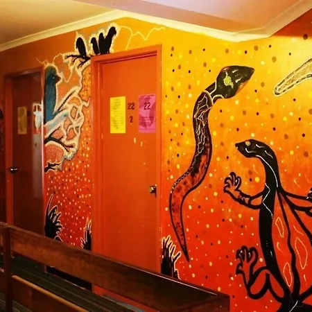 Hostel Somewhere To Backpackers