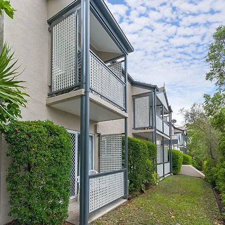 Herston Place 4*