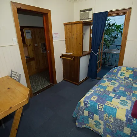 Manor Motel 3*