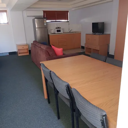 Annerley Motor 4*