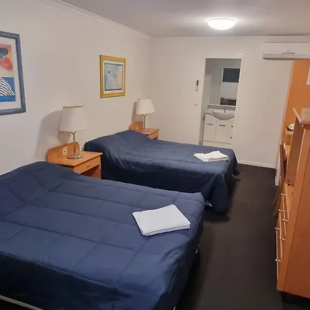 Motel Queensport Tavern And Motel 4*