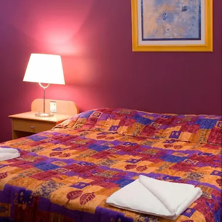 Queensport Tavern And Motel 4*
