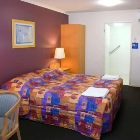 Queensport Tavern And Motel