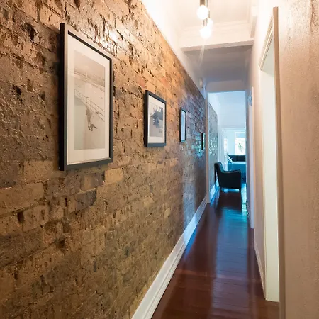 Hampton Court Aparthotel 4*
