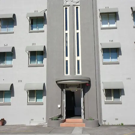 Hampton Court 4* Brisbane
