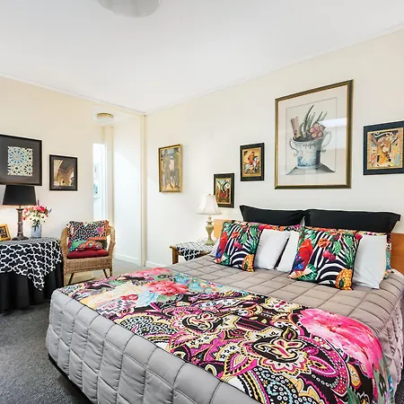 Airport Riverview Motel 3*