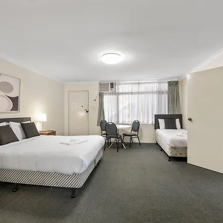 Paramount 4*