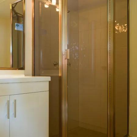 Lancaster Court 4*