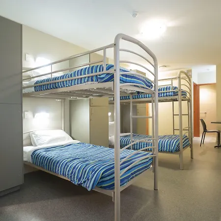 Yha Hostel *