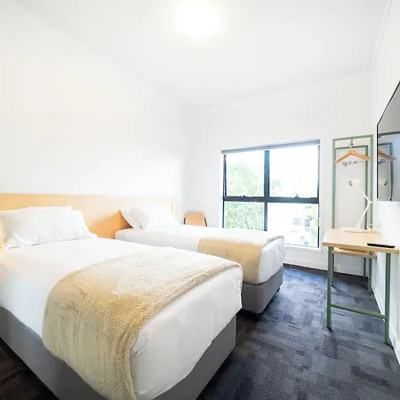 Yha Hostel *