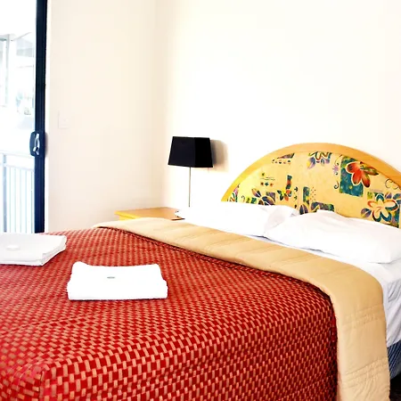 Spring Hill Mews Aparthotel 4*