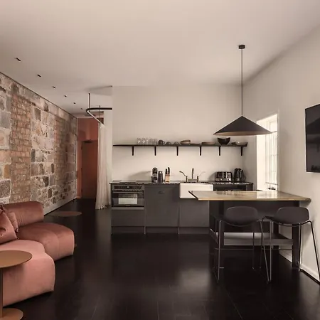 Miss Midgley's - Principals Office 1 King Bed Apartment Brisbane