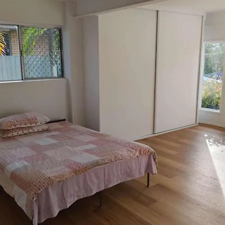 Modern Holland Park With Easy Access Homestay *