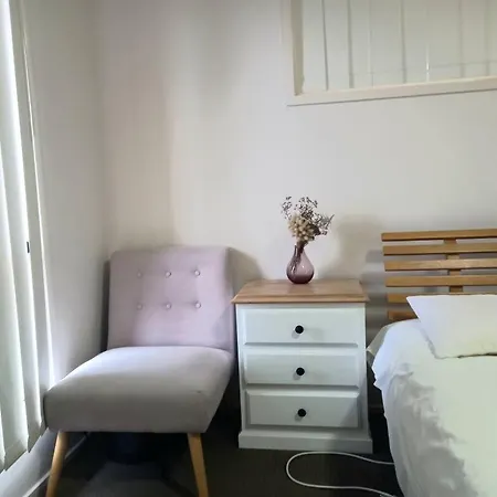 Air Conditioned Floral Youth Backpacker And House * Brisbane