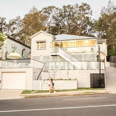 Holiday home Heart Of Milton 4b2b Ac 2tvs Private Parking Walk To Suncorp Stadium Brisbane