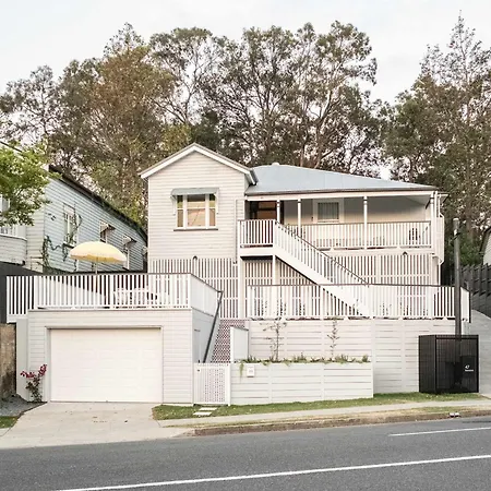 Heart Of Milton 4b2b Ac 2tvs Private Parking Walk To Suncorp Stadium Holiday home