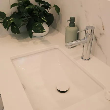 Holiday home Heart Of Milton 4b2b Ac 2tvs Private Parking Walk To Suncorp Stadium Brisbane