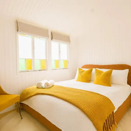 Holiday home Heart Of Milton 4b2b Ac 2tvs Private Parking Walk To Suncorp Stadium