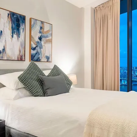 Apartment Glasshouse On Felix - Luxury With River Views, Pool And Parking | Winter Escape | Longer & Save | 1 June - 31 August *