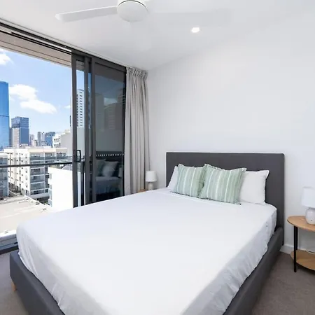 Apartment Stylish View Retreat 2b2b With Free Parking
