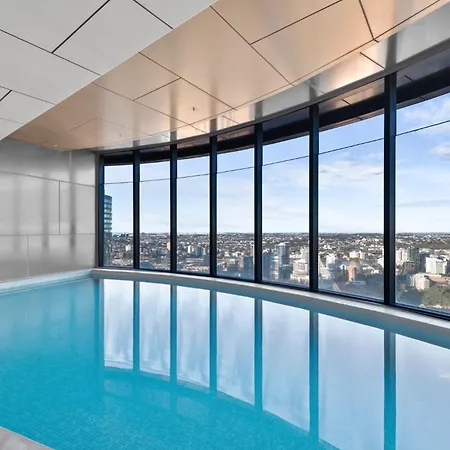 Apartment Panoramic Views & High-rise Pool And Gym