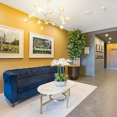 Luxe Retreat 2 Bed Unit - Airport 13mins, Free Parking, Train, Bus, Parks Nearby *