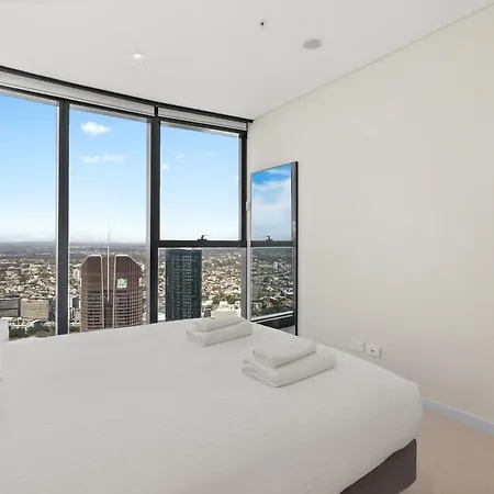 Panoramic Views & High-rise Pool And Gym Apartment *